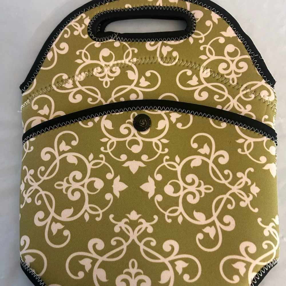 Munchkin Olive and Cream Baby Bag